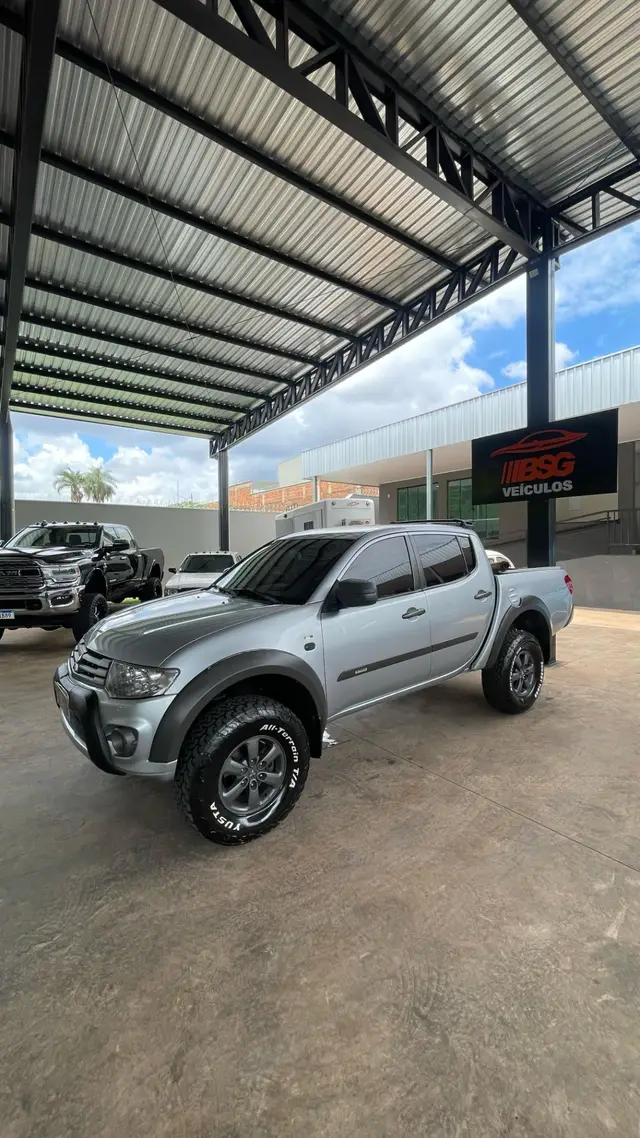 Carro Mitsubishi L200 2017 Triton GLX 3.2 CD TB Int.Diesel Mec
