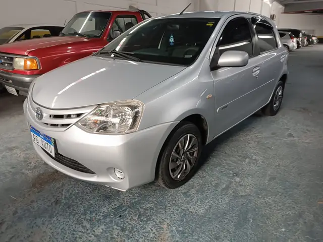 Carro Toyota Etios 2013 XS 1.3 (Flex)