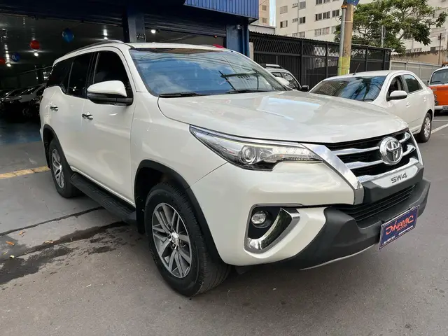Carro Toyota SW4 2018 2.8 TDI SRX 5L 4x4 (Aut)