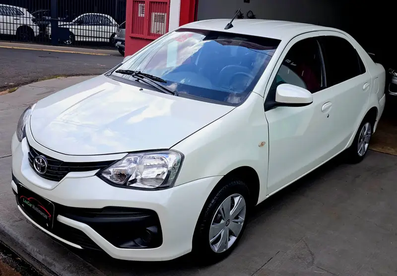 Toyota Etios Sedan XS 1.5 (Flex)