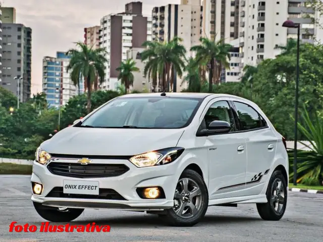 Carro Chevrolet Onix 2018 1.0 LT SPE/4