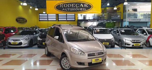 Carro Fiat Idea 2015 Attractive 1.4 8V (Flex)
