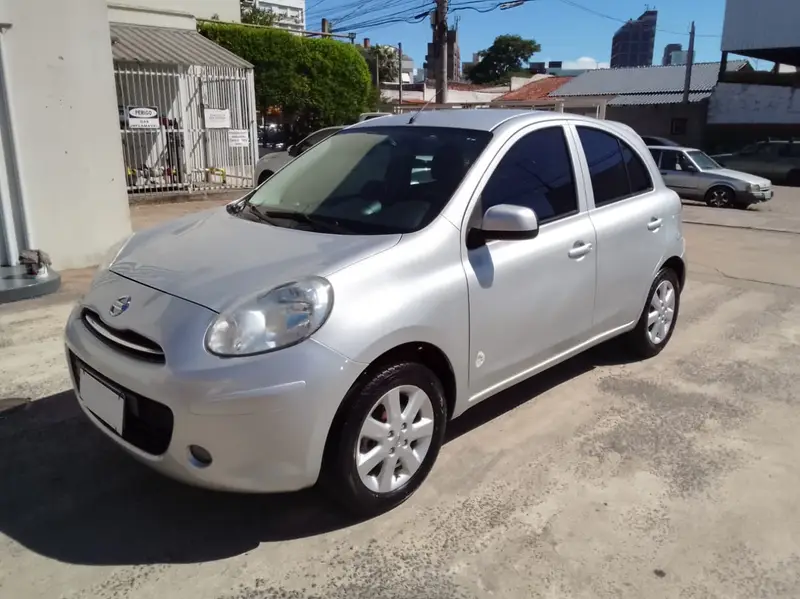 Nissan March 1.0 16V S (Flex)