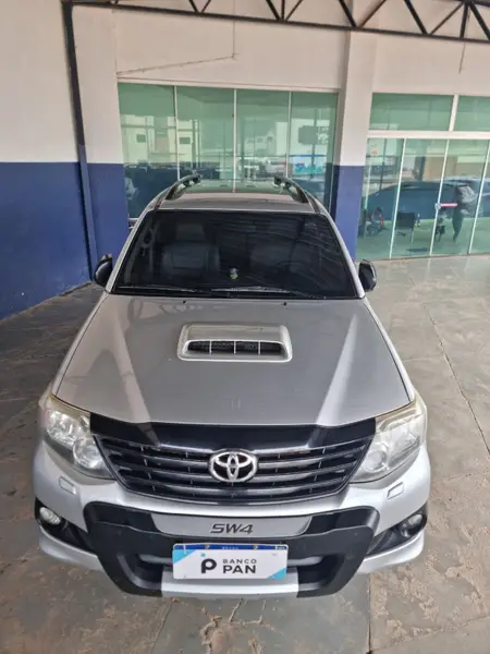 Carro Toyota Hilux SW4 2013 SRV 3.0 4X4 (7 Lugares)