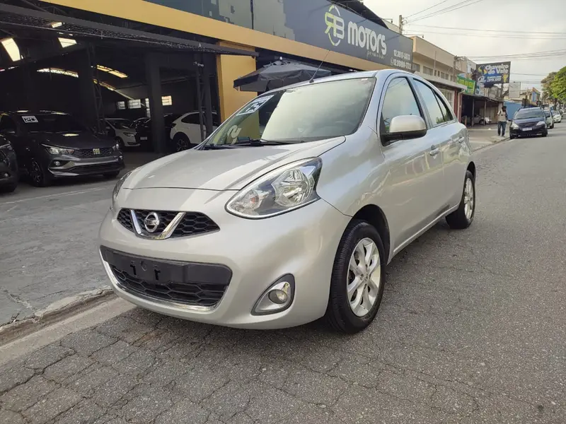 Nissan March 1.0 12V SV (Flex)