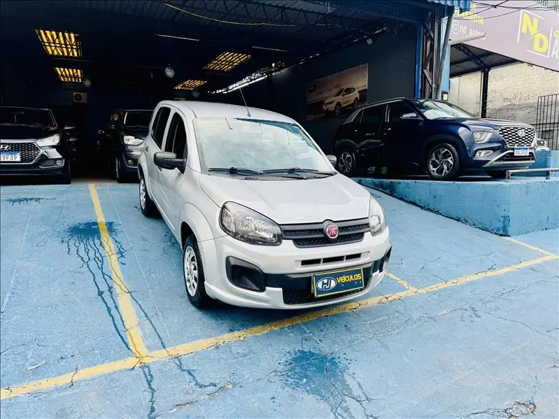 Fiat Uno Attractive 1.0 8V (Flex) 4p