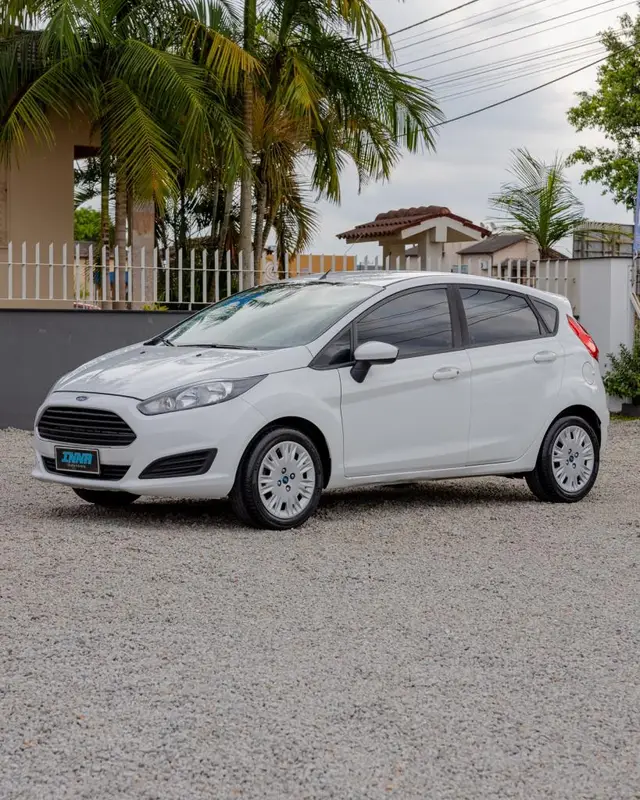 Carro Ford Fiesta Hatch 2014 1.5 (Flex)