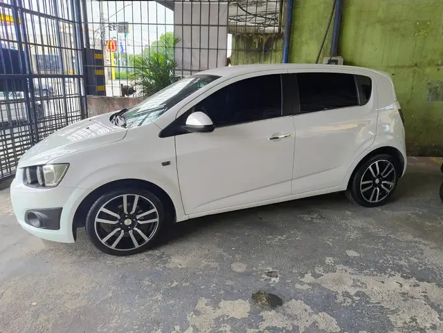 Carro Chevrolet Sonic 2014 Hatch LTZ 1.6 (Aut)