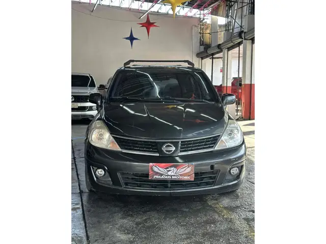 Carro Nissan Tiida 2008 S 1.8