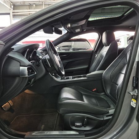 XE 2.0 R-Sport 250