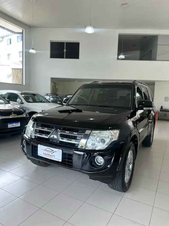 Carro Mitsubishi Pajero Full 2012 HPE 3.8 3p