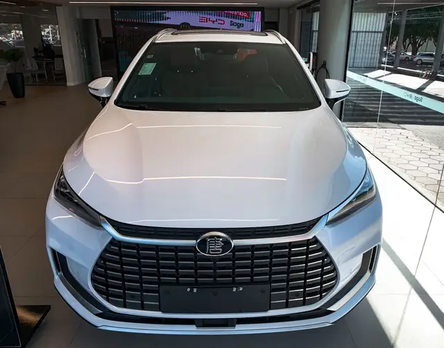 Carro BYD Tan  2025 EV