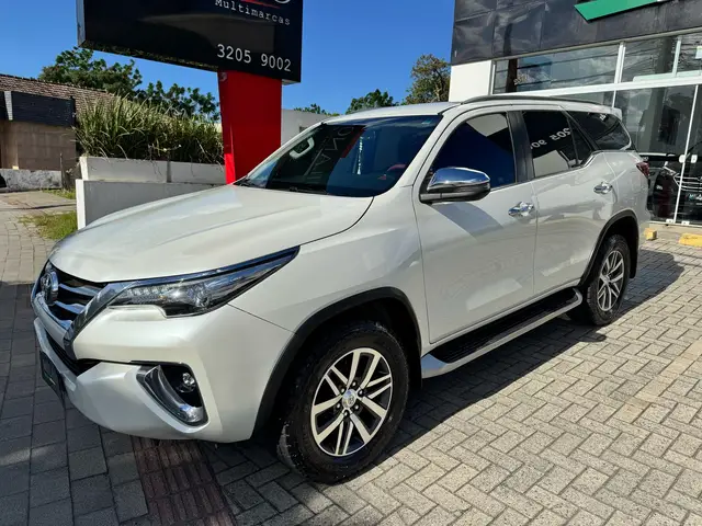 Carro Toyota SW4 2018 2.8 TDI SRX 7L 4x4 (Aut)
