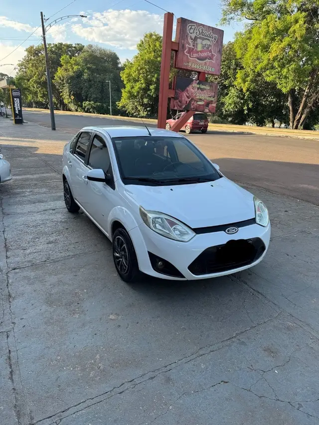 Carro Ford Fiesta Sedan 2014 SE 1.6 Rocam (Flex)