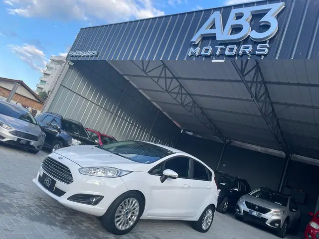 Carro Ford New Fiesta Sedan 2016 1.6 Titanium PowerShift (Flex)