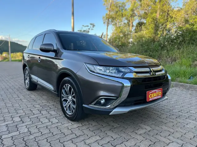 Carro Mitsubishi Outlander 2018 Comfort 2.0 16V (Aut)