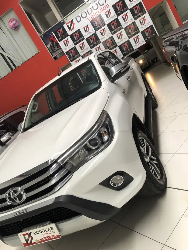 Carro Toyota Hilux Cabine Dupla 2017 Hilux 2.8 TDI SRX CD 4x4 (Aut)