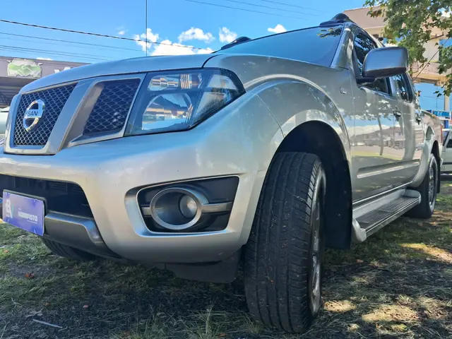 Carro Nissan Frontier 2015 2.5 TD CD 4x4 SV Attack (Aut)