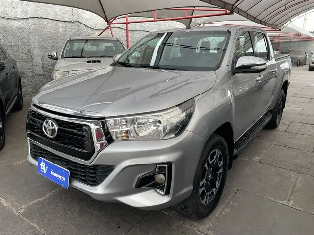 Carro Toyota Hilux Cabine Dupla 2017 Hilux 2.7 SRV CD 4x4 (Flex) (Aut)