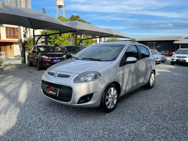 Carro Fiat Palio 2013 Attractive 1.0 8V (Flex)