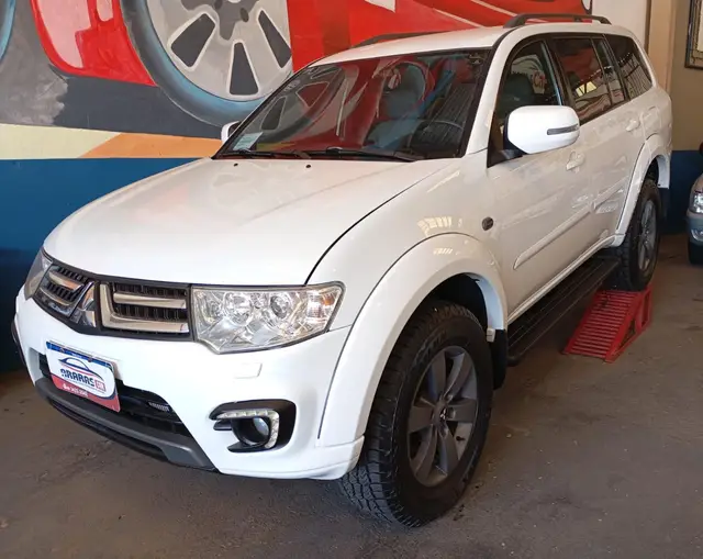 Carro Mitsubishi Pajero 2016 3.2 DI-D HPE 4WD (Aut)
