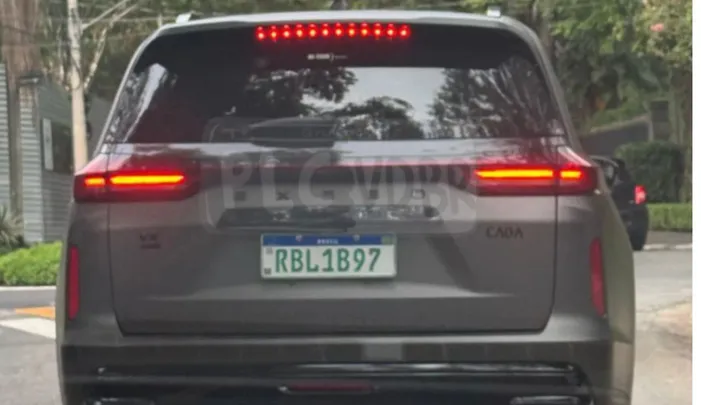 SUV de sete lugares já foi visto no Brasil algumas vezes e pode estrear em nosso mercado  