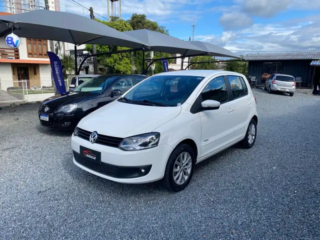 Carro Volkswagen Fox 2014 1.0 TEC (Flex) 4p