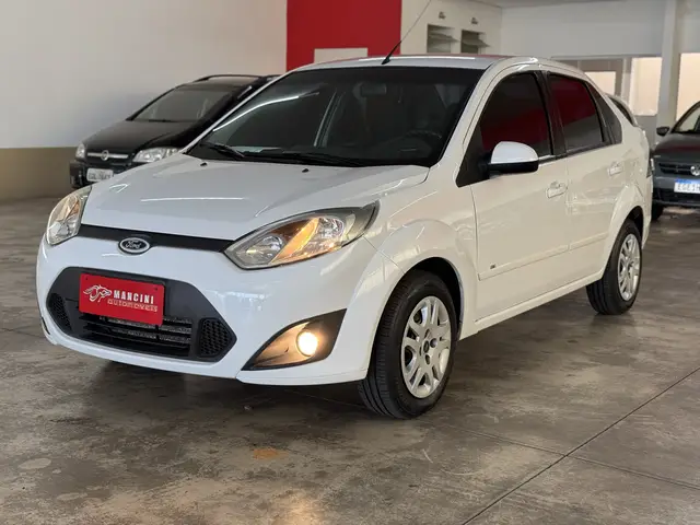 Carro Ford Fiesta Sedan 2014 SE 1.6 Rocam (Flex)