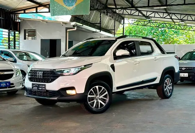 Carro Fiat Strada 2023 Volcano 1.3 CD (Flex)