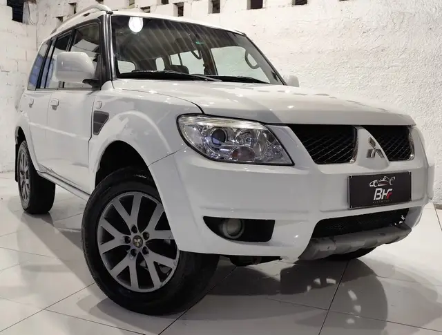 Carro Mitsubishi Pajero TR4 2013 2.0 16V 4x2 (Flex)