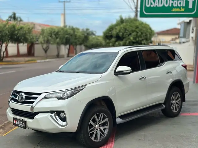 Carro Toyota SW4 2017 2.8 TDI SRX 5L 4x4 (Aut)