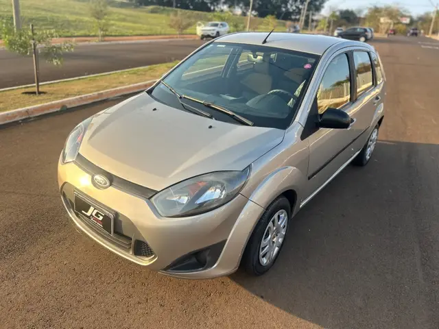 Carro Ford Fiesta Hatch 2014 SE Plus 1.0 RoCam (Flex)