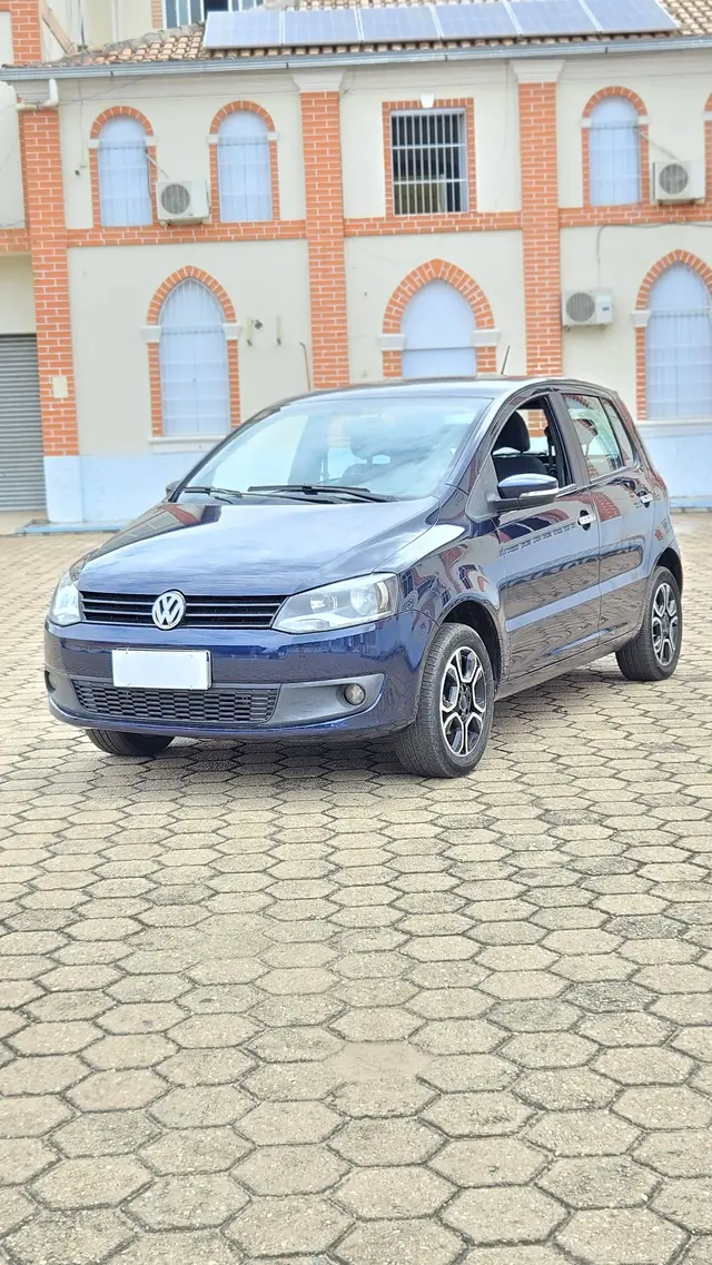 Carro Volkswagen Fox 2014 1.0 TEC Seleção (Flex)