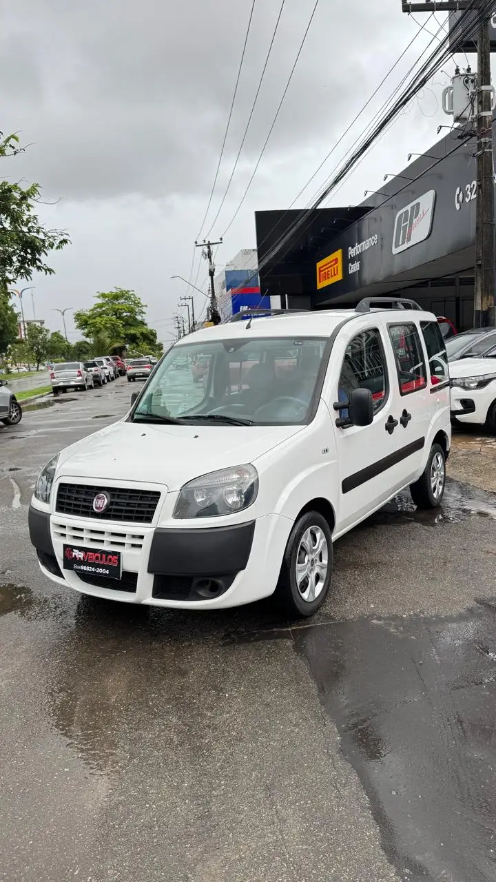 Fiat Doblò Essence 1.8 16V (Flex)
