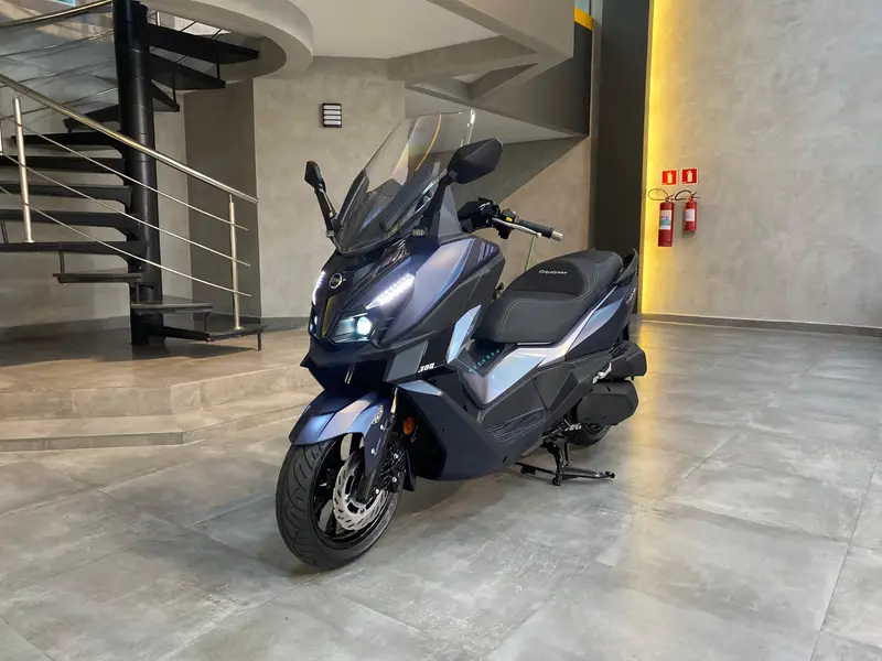 Dafra Cruisym 300