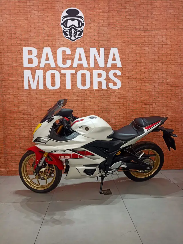 Carro Yamaha YZF R3 2023 World GP 60th Anniversary Edition