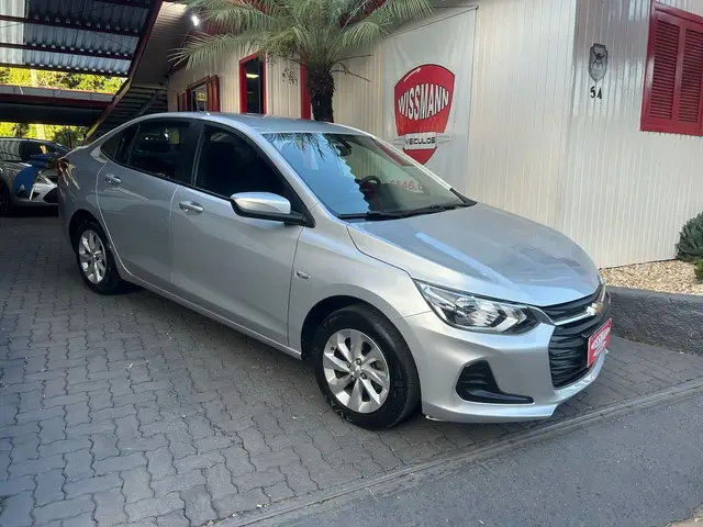 Carro Chevrolet Onix Plus 2023 LT 1.0