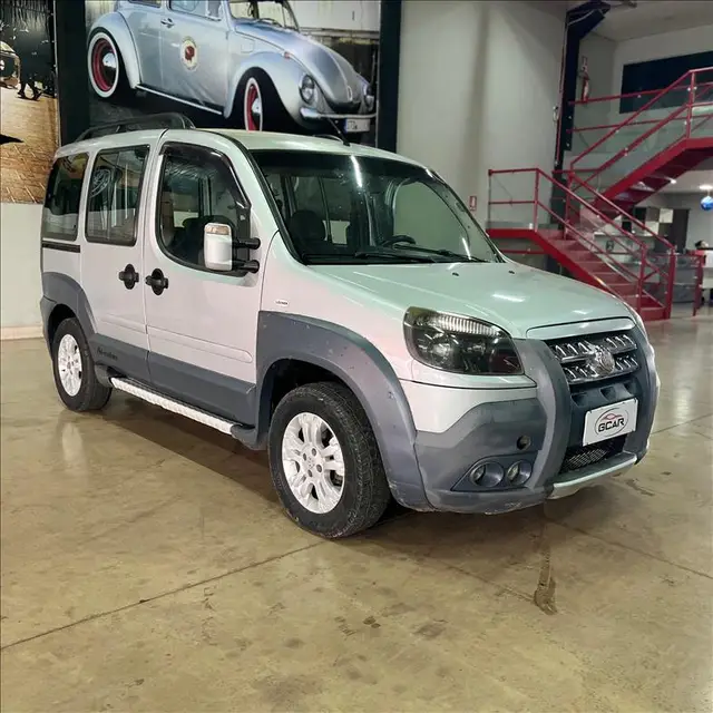 Carro Fiat Doblò 2010 Adventure 1.8 8V (Flex)
