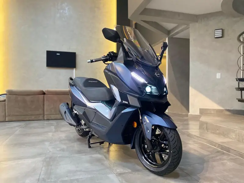 Dafra Cruisym 300