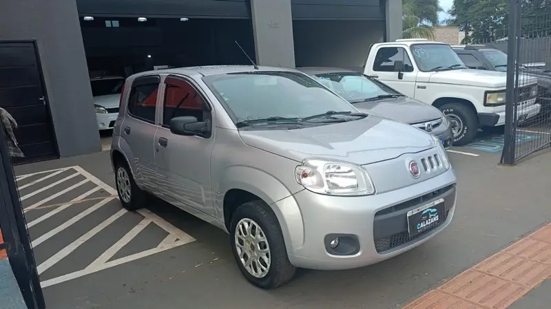 Fiat Uno Vivace College 1.0 8V (Flex) 4p