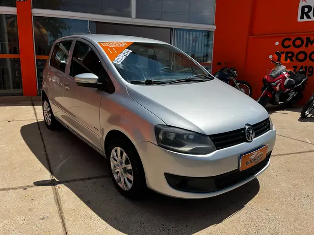 Carro Volkswagen Fox 2011 1.0 8V (Flex) 4p