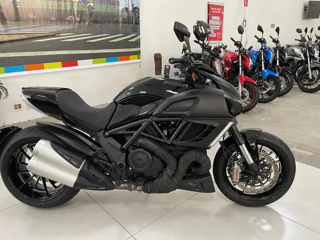 Carro Ducati Diavel 2013 1198