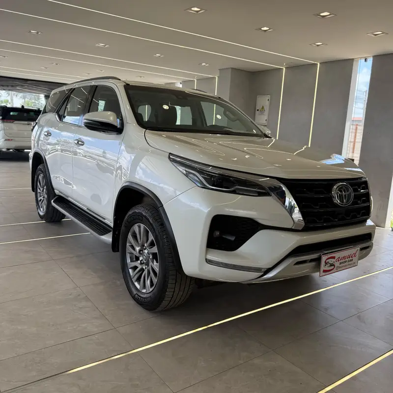 Toyota SW4 SRX 2.8 turbodiesel 7L 4x4 (Aut)
