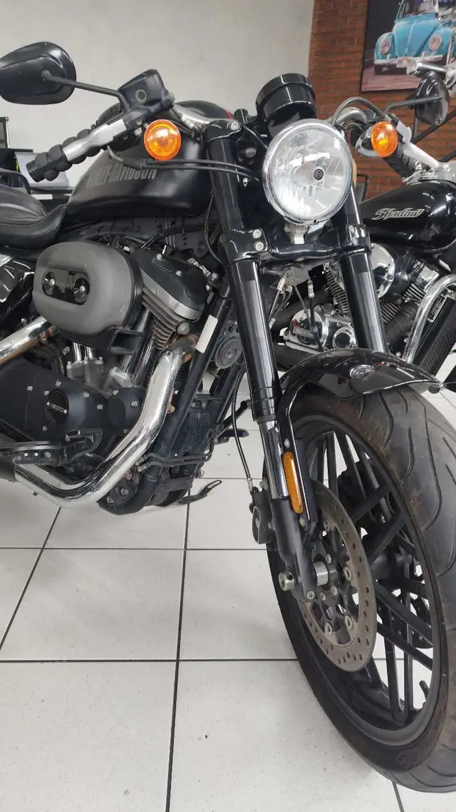 Carro Harley-Davidson Sportster 1200 2017 Roadster
