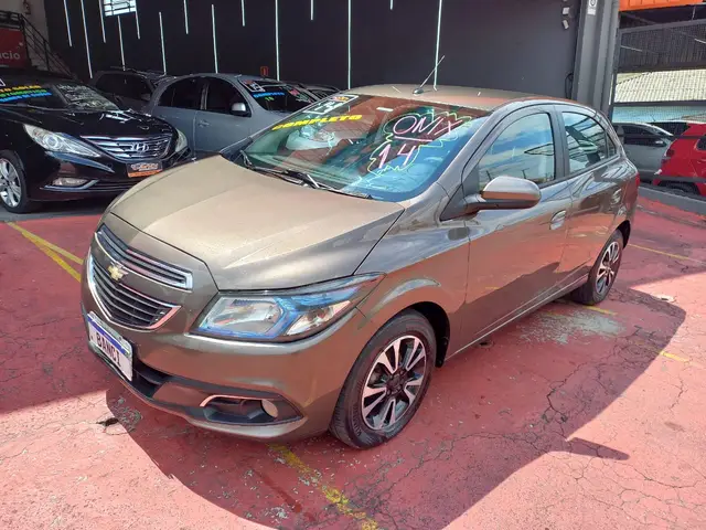 Carro Chevrolet Onix 2014 HATCH LTZ 1.4 8V FlexPower 5p Mec.