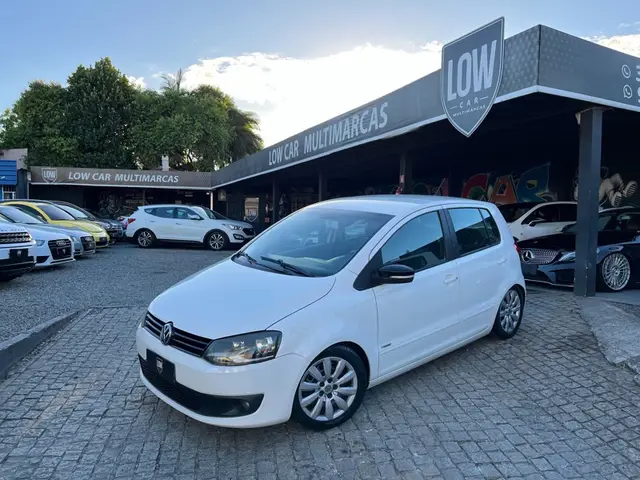 Carro Volkswagen Fox 2014 1.0 TEC (Flex) 4p