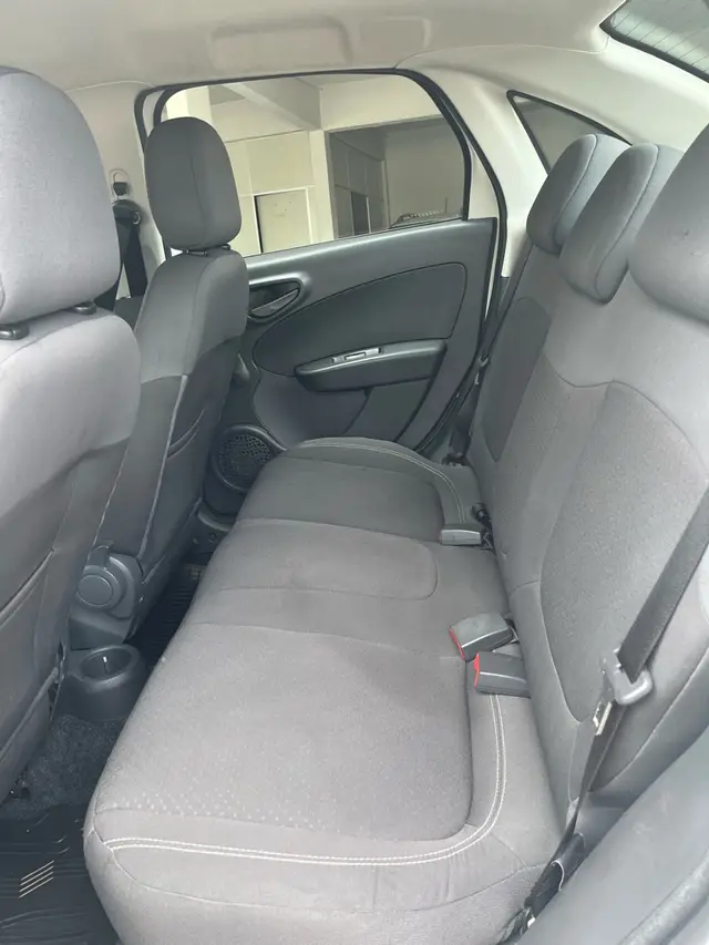 Carro Fiat Grand Siena 2018 Attractive 1.0 (Flex)