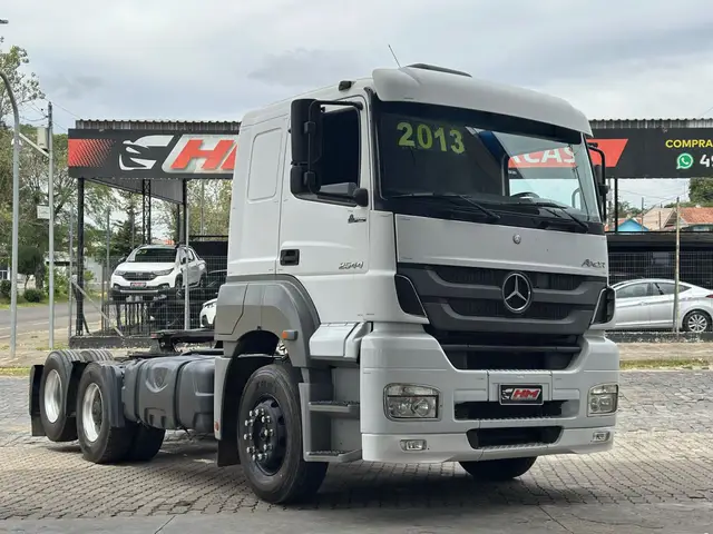 Carro Mercedes-Benz Axor 2013 2544 S/33 6X2