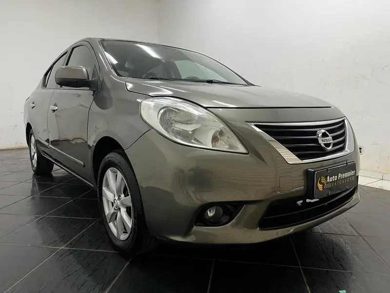 Nissan Versa 1.6 16V SL (Flex)