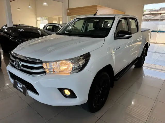 Carro Toyota Hilux Cabine Dupla 2017 Hilux 2.8 TDI STD CD 4x4